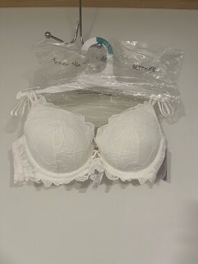 Auden White Lace Push-Up Bra with Scalloped Trim